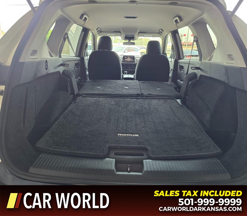 Nissan Rogue Vehicle Full-screen Gallery Image 14