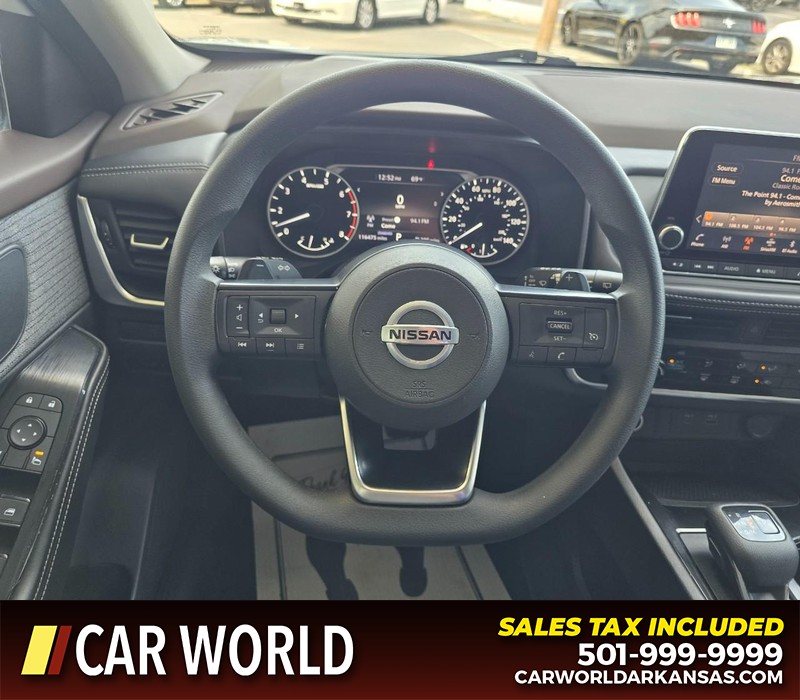 Nissan Rogue Vehicle Full-screen Gallery Image 15