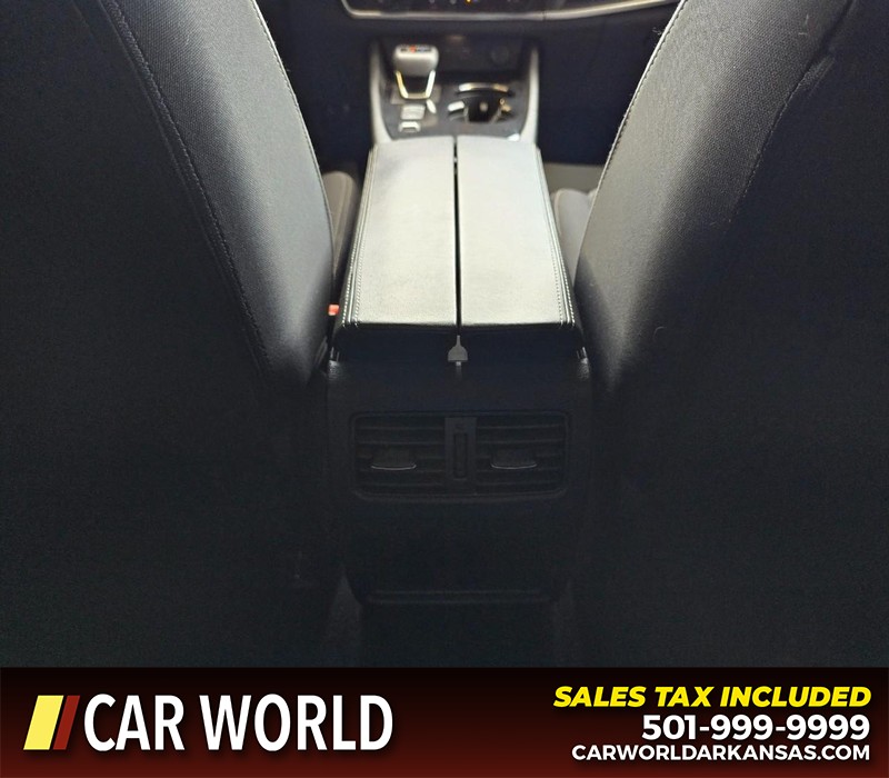 Nissan Rogue Vehicle Full-screen Gallery Image 19