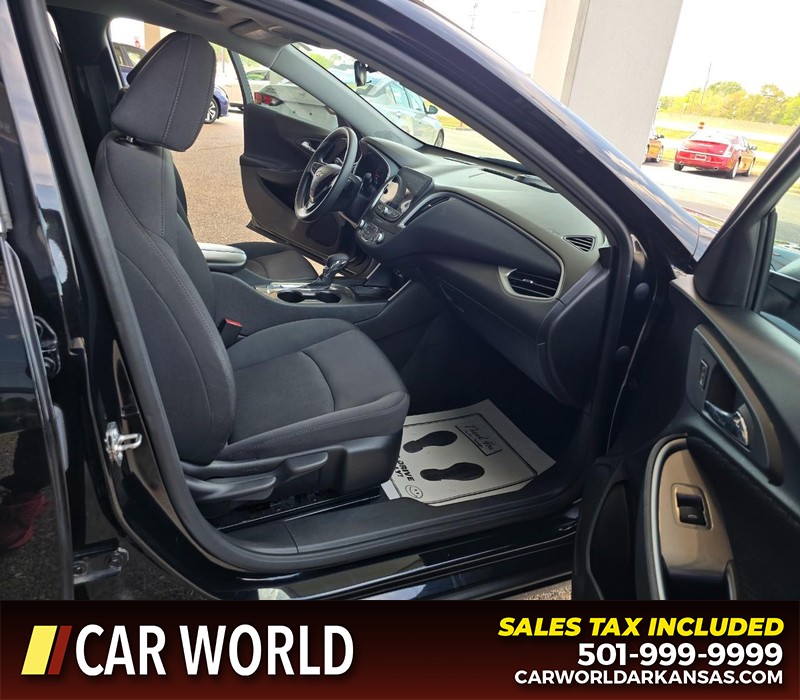 Chevrolet Malibu Vehicle Full-screen Gallery Image 11