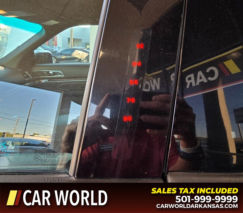 Ford Explorer Vehicle Full-screen Gallery Image 5