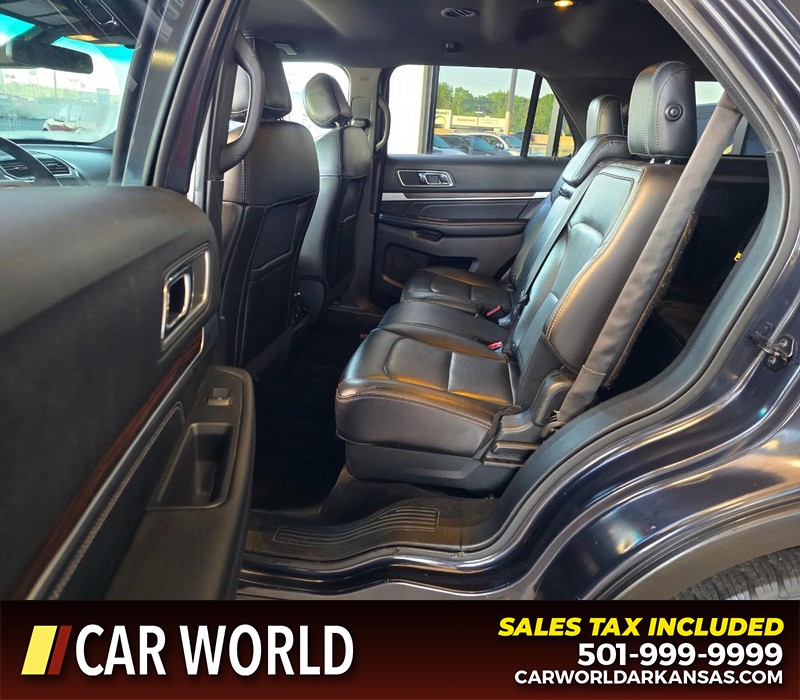 Ford Explorer Vehicle Full-screen Gallery Image 11