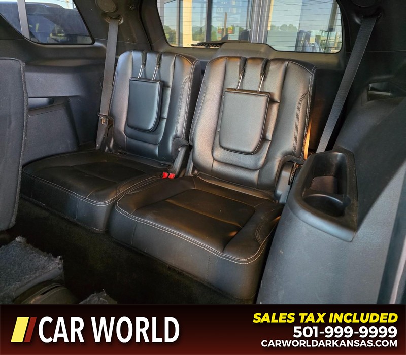 Ford Explorer Vehicle Full-screen Gallery Image 12