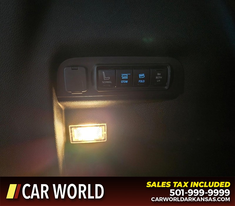 Ford Explorer Vehicle Full-screen Gallery Image 16