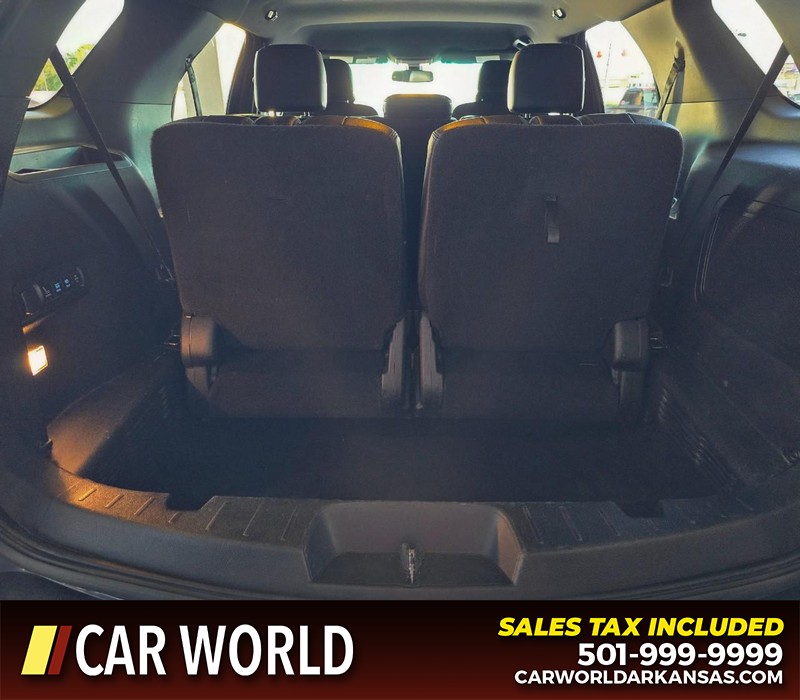 Ford Explorer Vehicle Full-screen Gallery Image 17