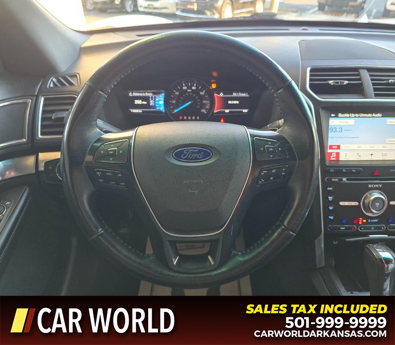 Ford Explorer Vehicle Full-screen Gallery Image 21