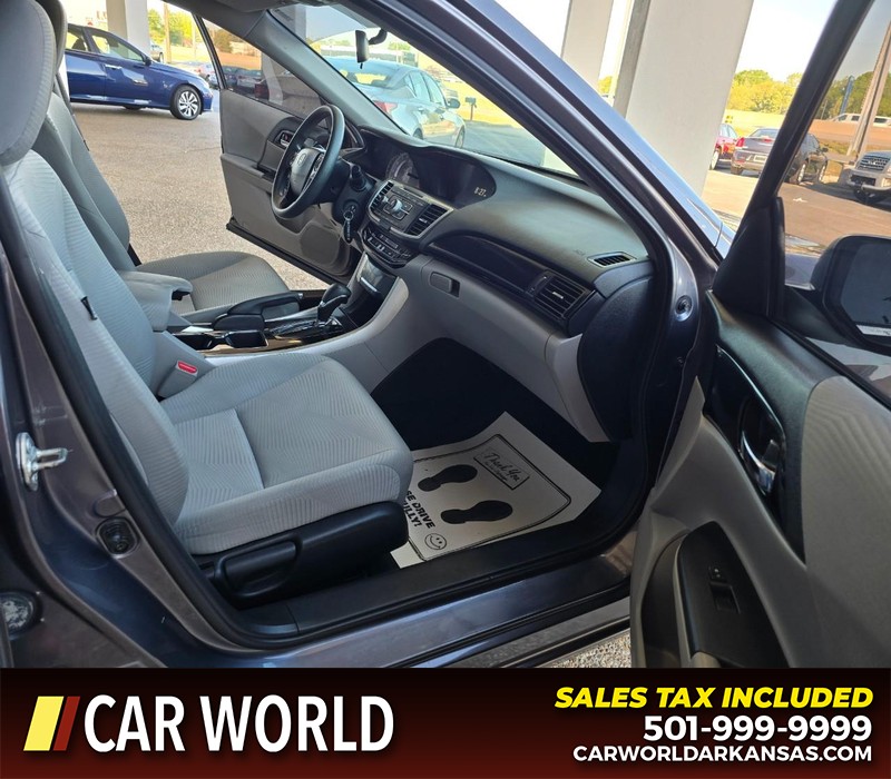 Honda Accord Sedan Vehicle Full-screen Gallery Image 11