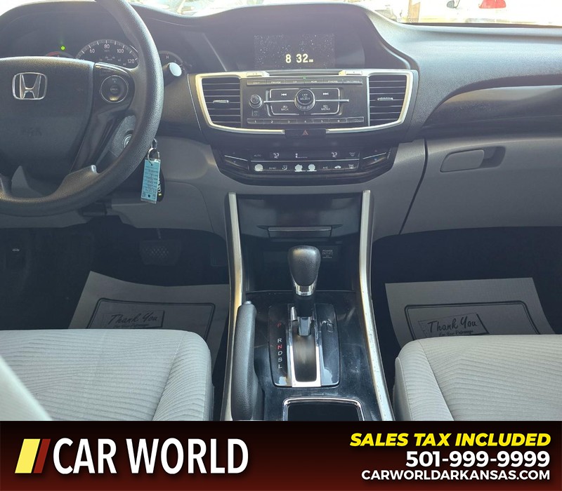 Honda Accord Sedan Vehicle Full-screen Gallery Image 17