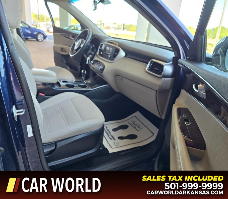 Kia Sorento Vehicle Full-screen Gallery Image 12