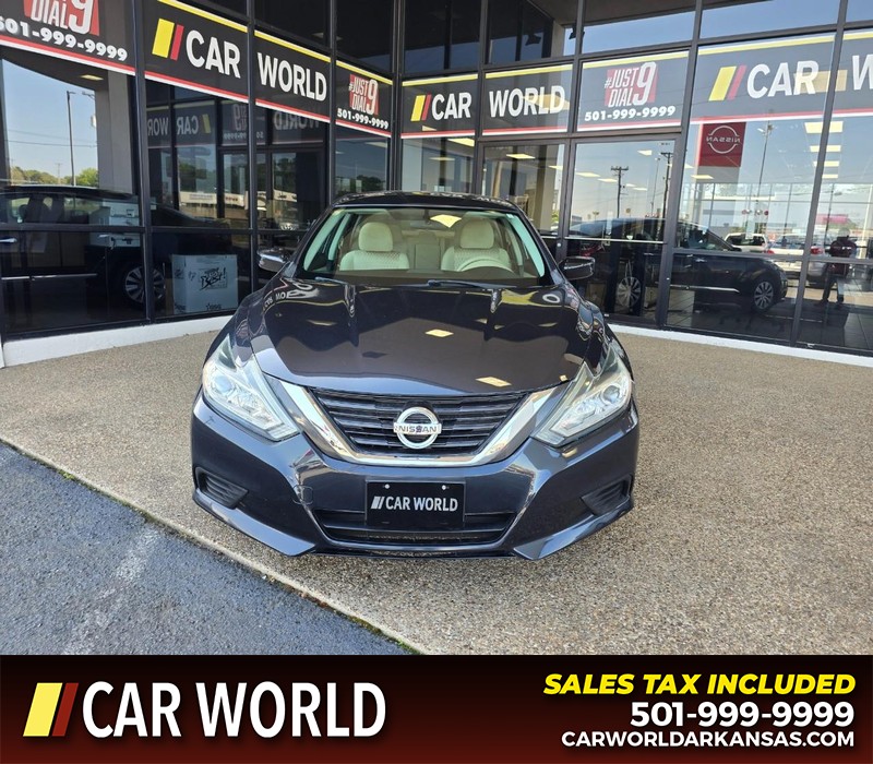 Nissan Altima Vehicle Full-screen Gallery Image 2