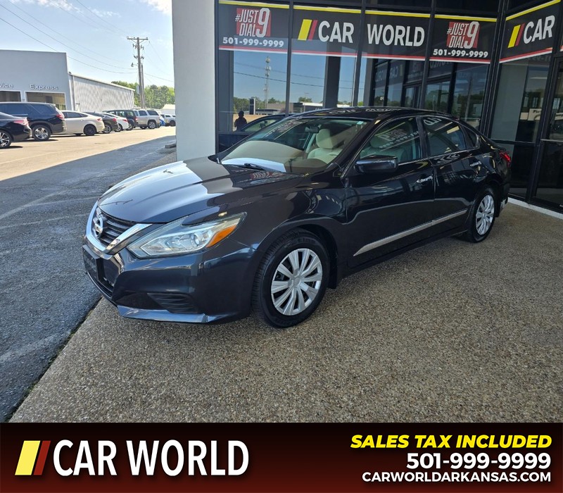 Nissan Altima Vehicle Full-screen Gallery Image 3