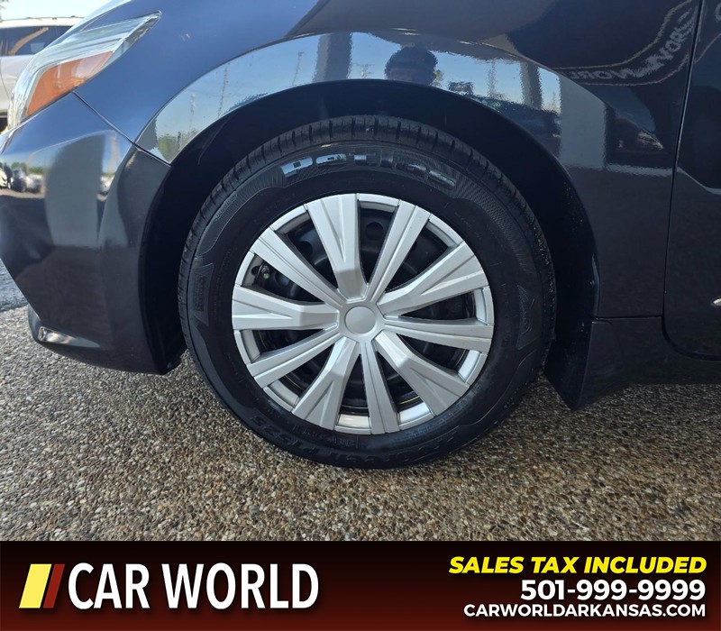 Nissan Altima Vehicle Full-screen Gallery Image 6