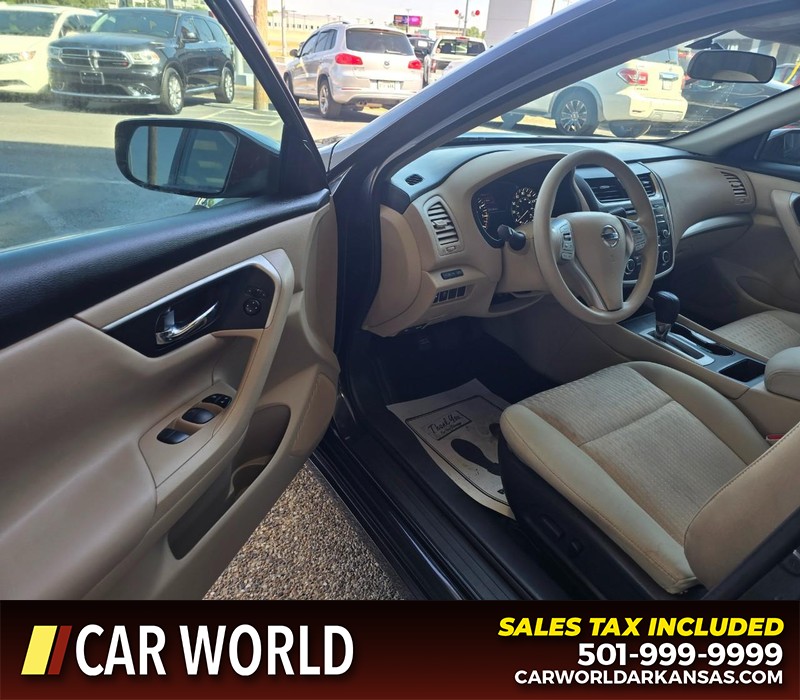 Nissan Altima Vehicle Full-screen Gallery Image 7