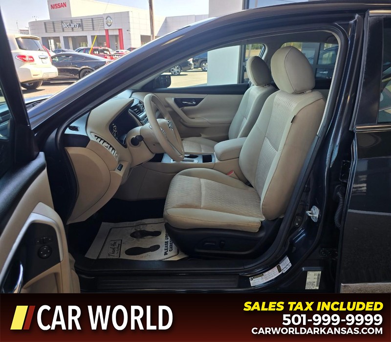 Nissan Altima Vehicle Full-screen Gallery Image 8