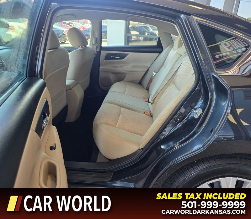 Nissan Altima Vehicle Full-screen Gallery Image 10