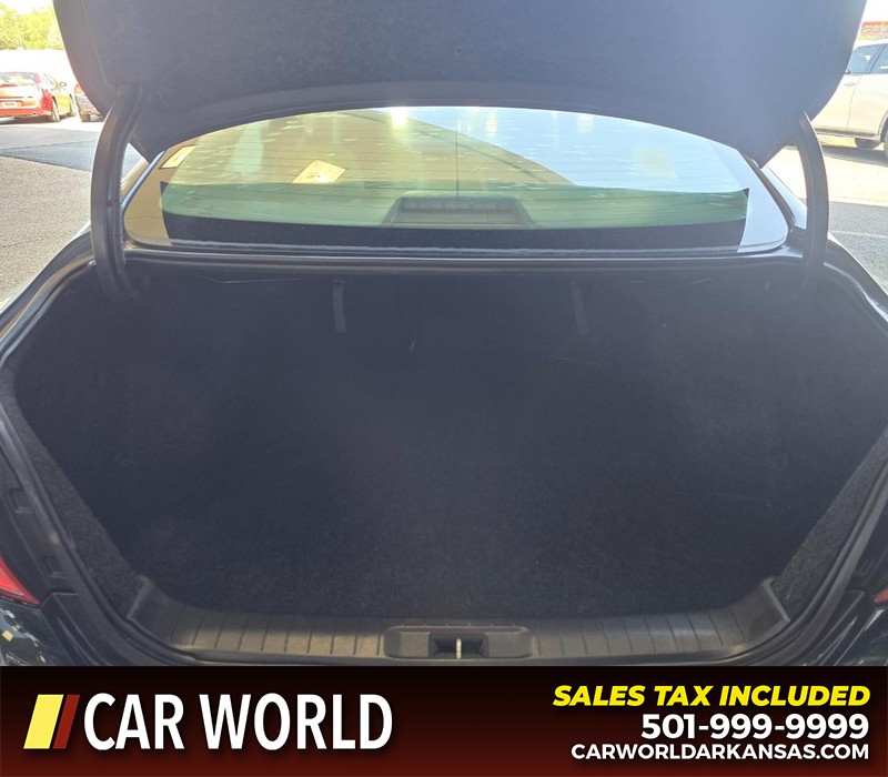 Nissan Altima Vehicle Full-screen Gallery Image 13