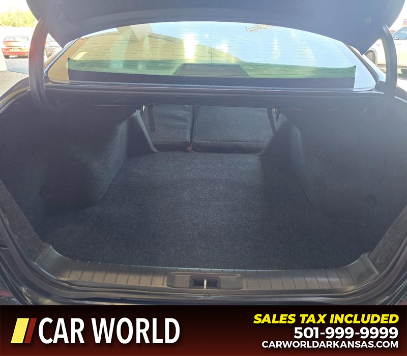 Nissan Altima Vehicle Full-screen Gallery Image 14