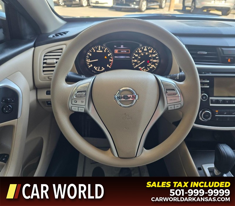 Nissan Altima Vehicle Full-screen Gallery Image 15