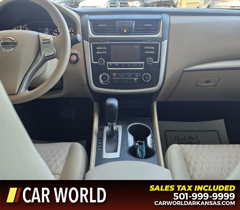 Nissan Altima Vehicle Full-screen Gallery Image 18