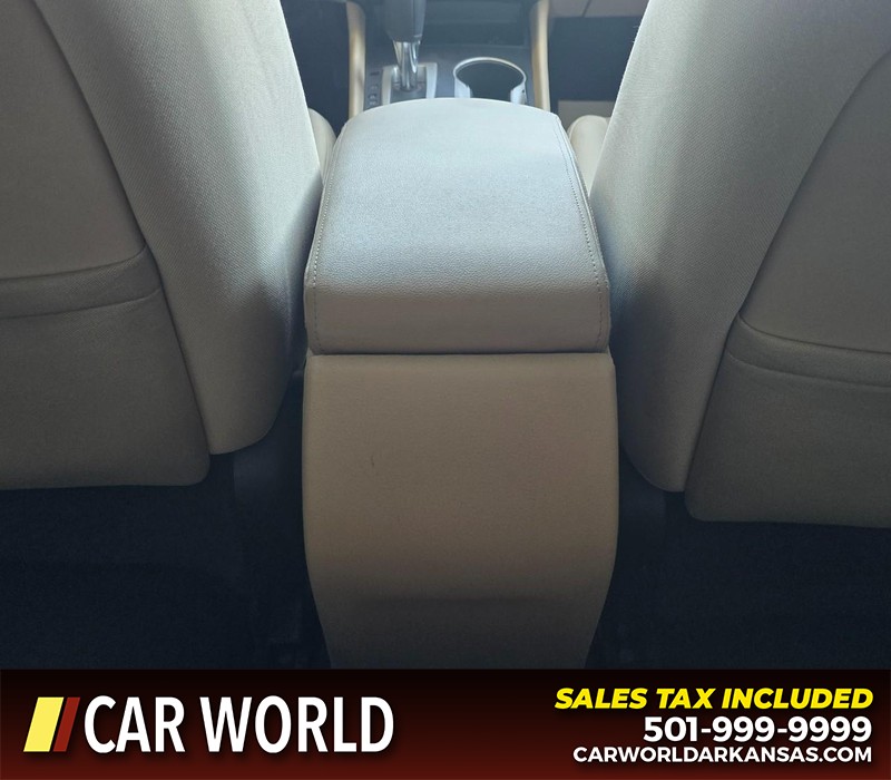 Nissan Altima Vehicle Full-screen Gallery Image 19