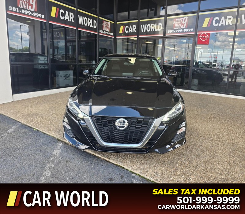 Nissan Altima Vehicle Full-screen Gallery Image 2