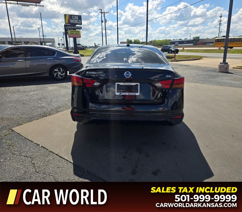 Nissan Altima Vehicle Full-screen Gallery Image 5