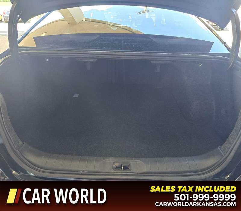 Nissan Altima Vehicle Full-screen Gallery Image 13