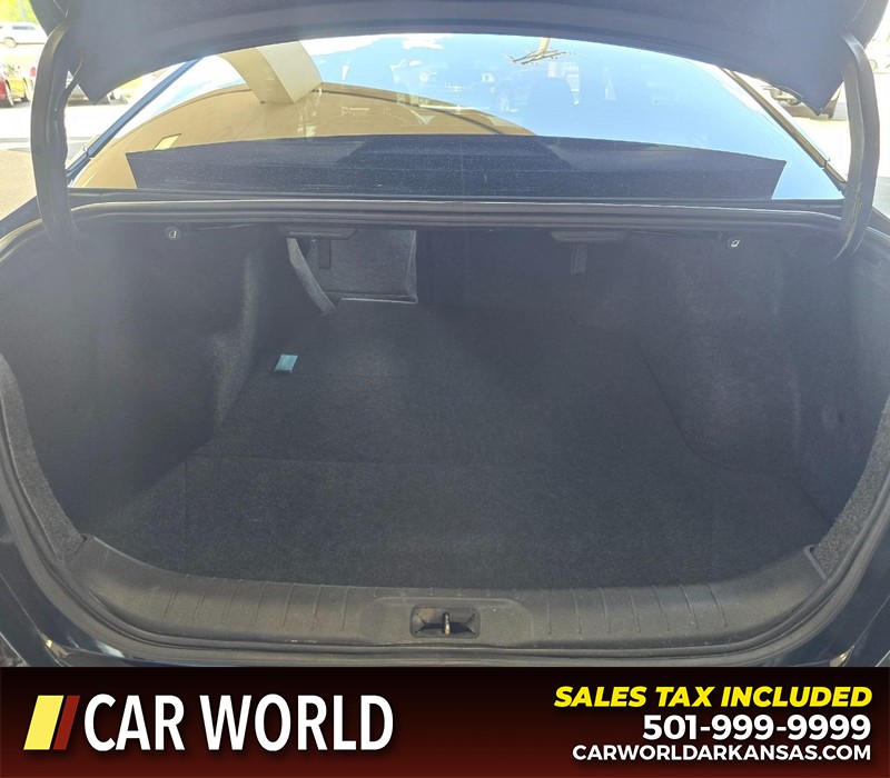 Nissan Altima Vehicle Full-screen Gallery Image 14