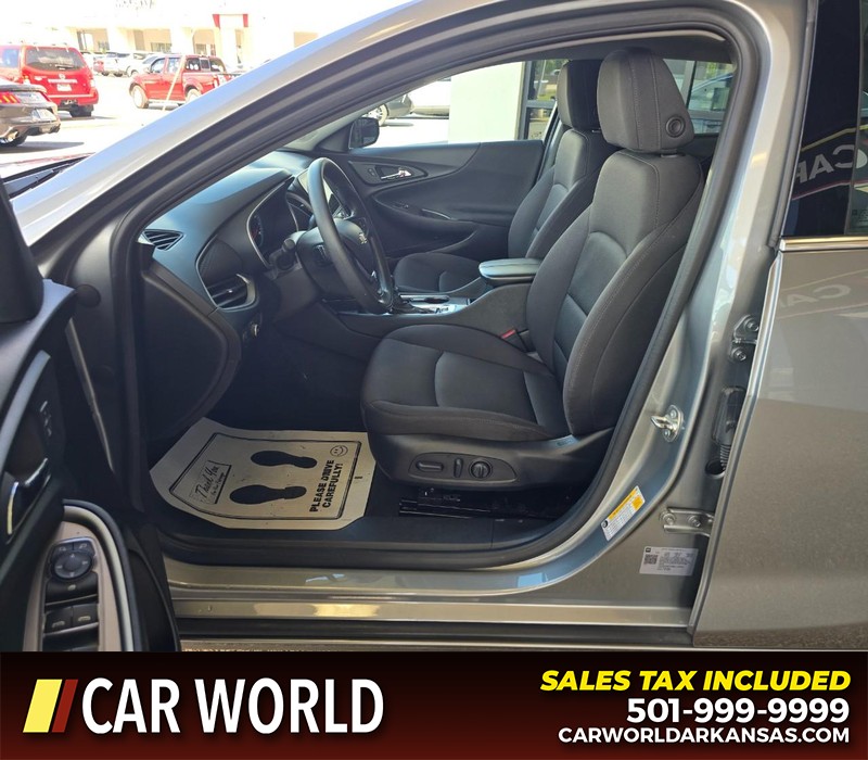 Chevrolet Malibu Vehicle Full-screen Gallery Image 8