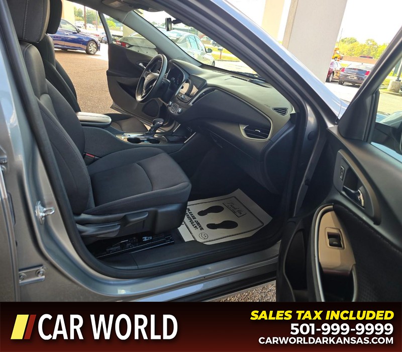 Chevrolet Malibu Vehicle Full-screen Gallery Image 11