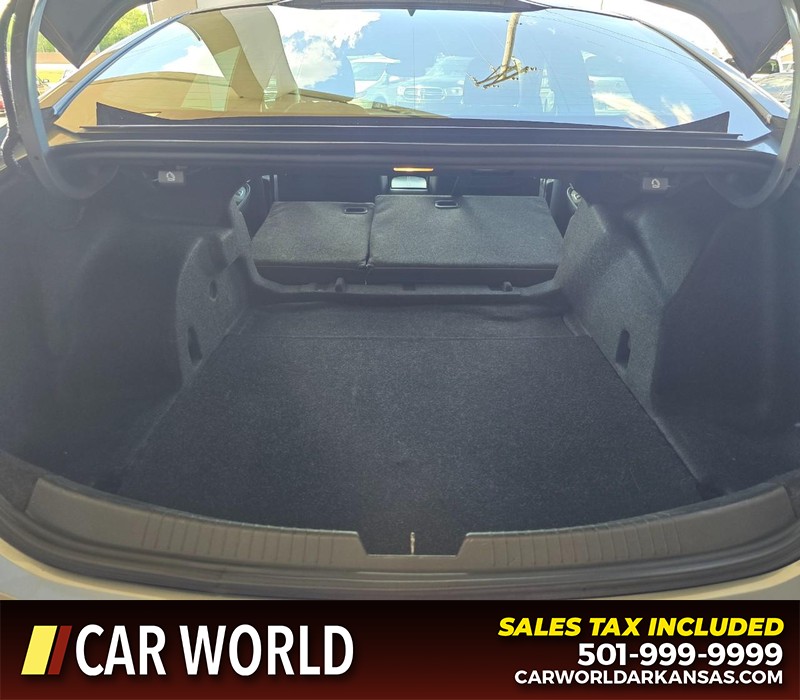 Chevrolet Malibu Vehicle Full-screen Gallery Image 14