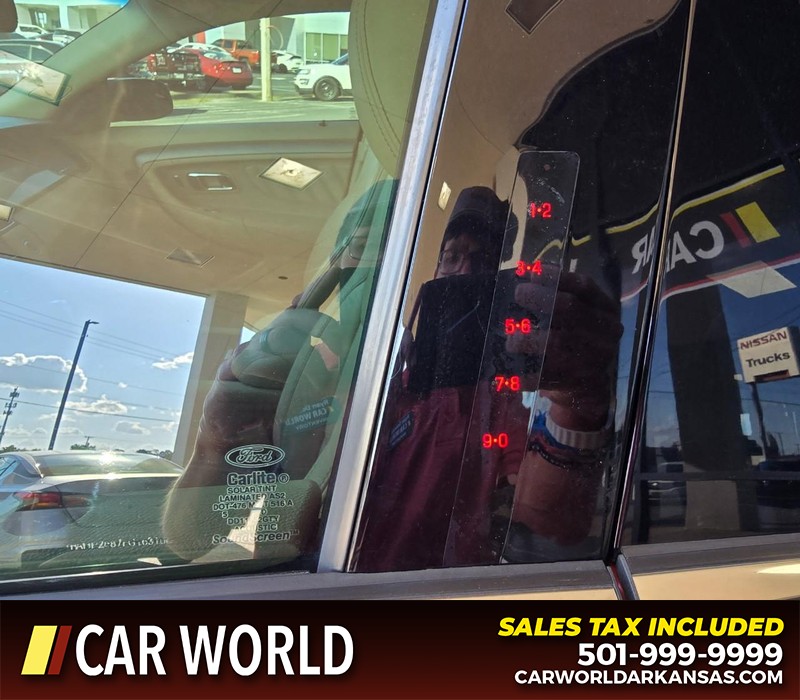 Ford Taurus Vehicle Full-screen Gallery Image 5