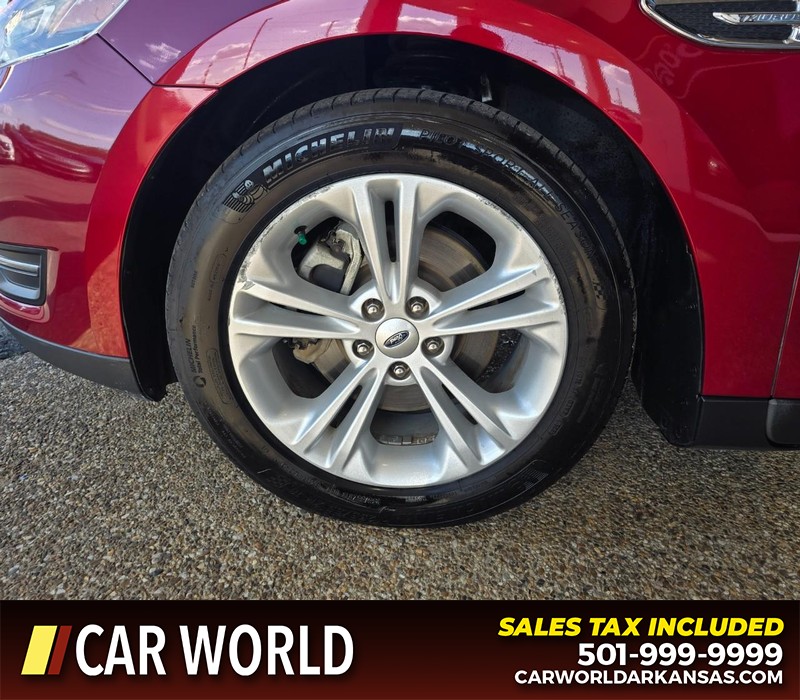 Ford Taurus Vehicle Full-screen Gallery Image 7