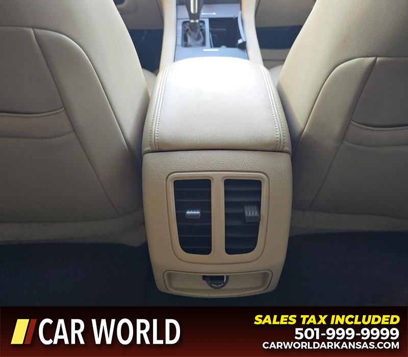 Ford Taurus Vehicle Full-screen Gallery Image 20