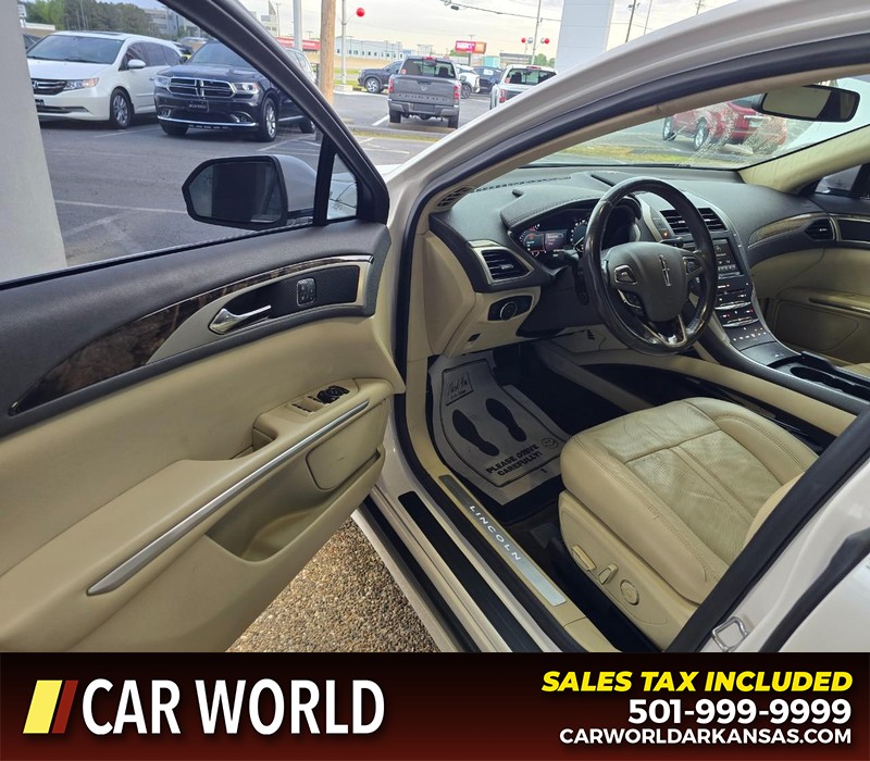 Lincoln MKZ Vehicle Full-screen Gallery Image 7