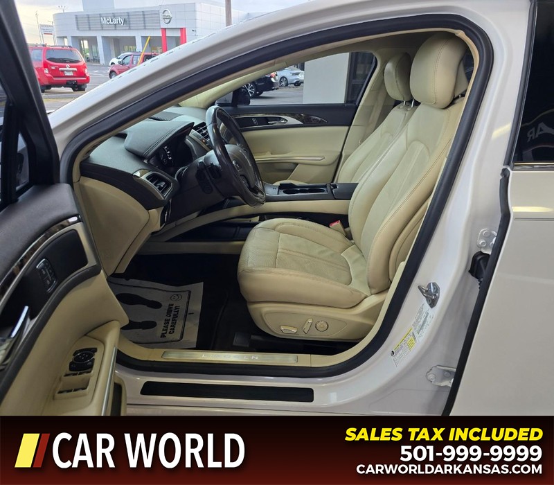 Lincoln MKZ Vehicle Full-screen Gallery Image 8