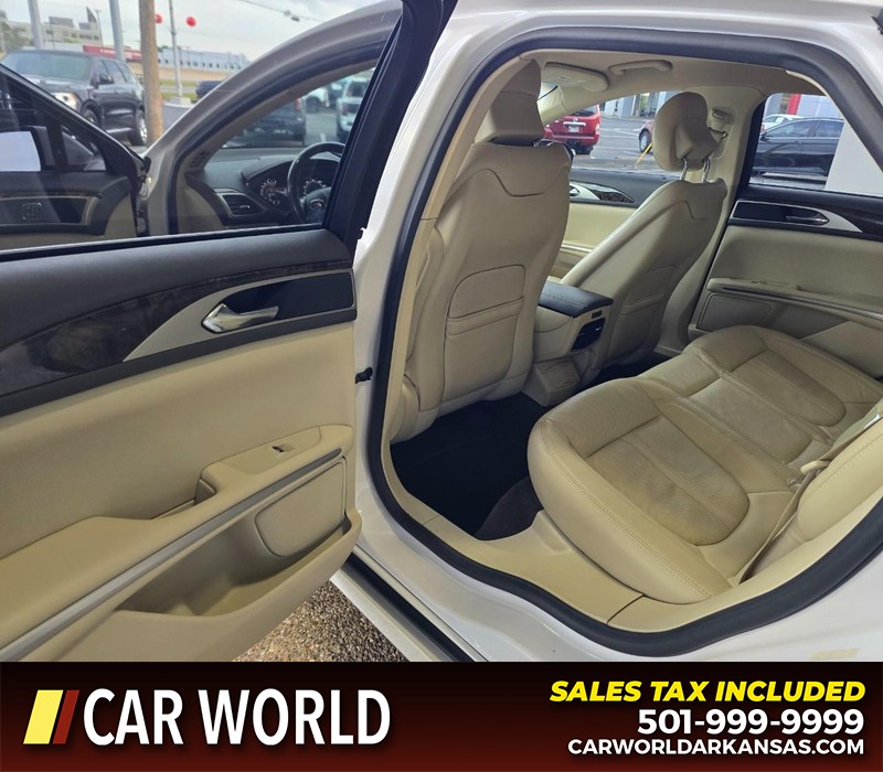 Lincoln MKZ Vehicle Full-screen Gallery Image 9