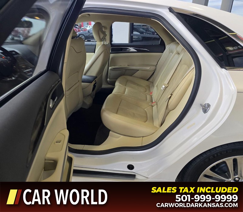 Lincoln MKZ Vehicle Full-screen Gallery Image 10