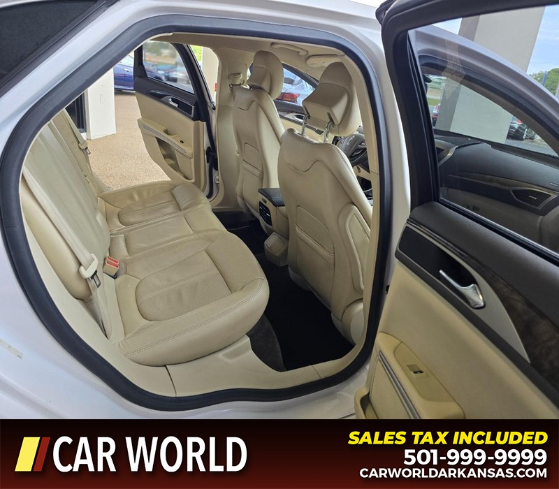 Lincoln MKZ Vehicle Full-screen Gallery Image 12