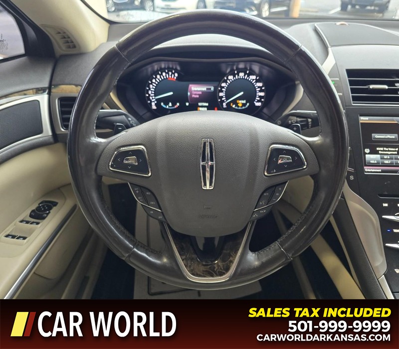 Lincoln MKZ Vehicle Full-screen Gallery Image 15