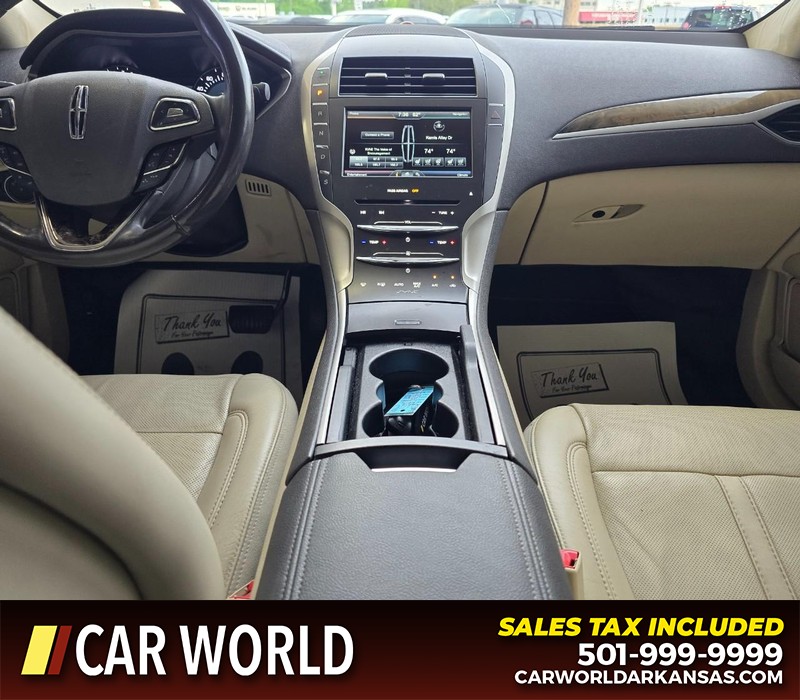 Lincoln MKZ Vehicle Full-screen Gallery Image 18