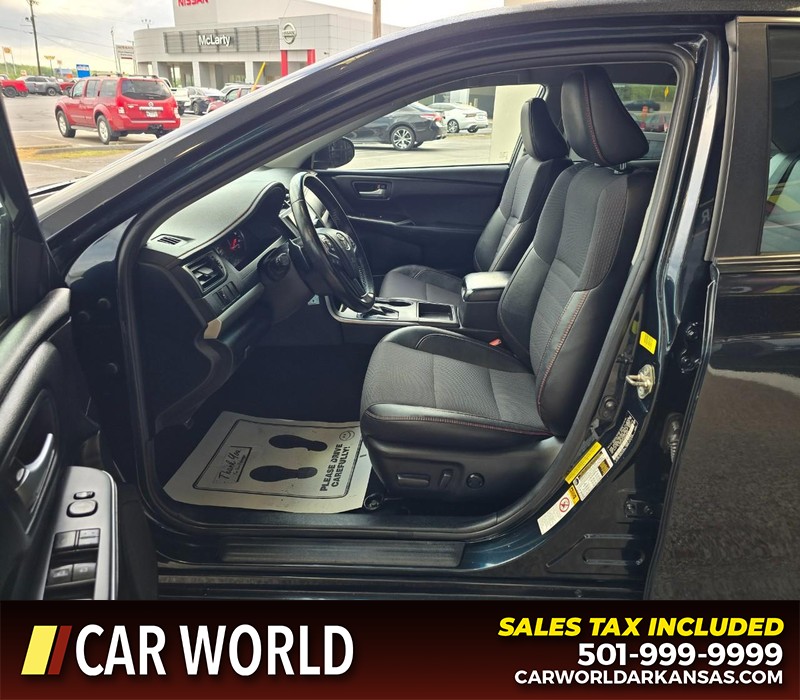 Toyota Camry Vehicle Full-screen Gallery Image 8