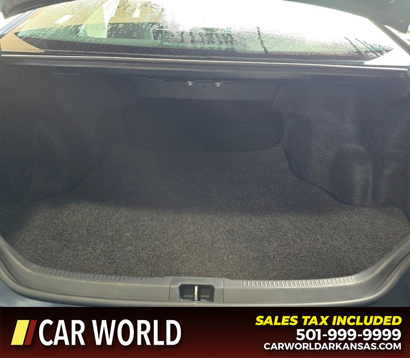 Toyota Camry Vehicle Full-screen Gallery Image 13