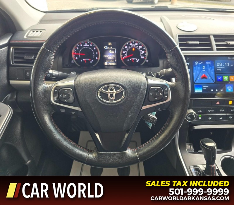 Toyota Camry Vehicle Full-screen Gallery Image 15