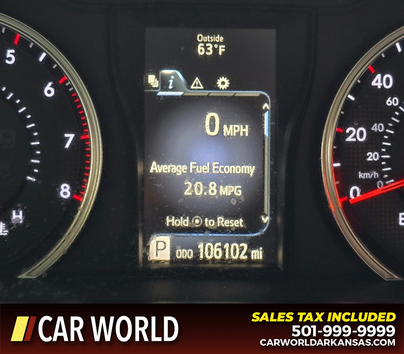 Toyota Camry Vehicle Full-screen Gallery Image 16