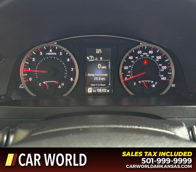 Toyota Camry Vehicle Full-screen Gallery Image 17