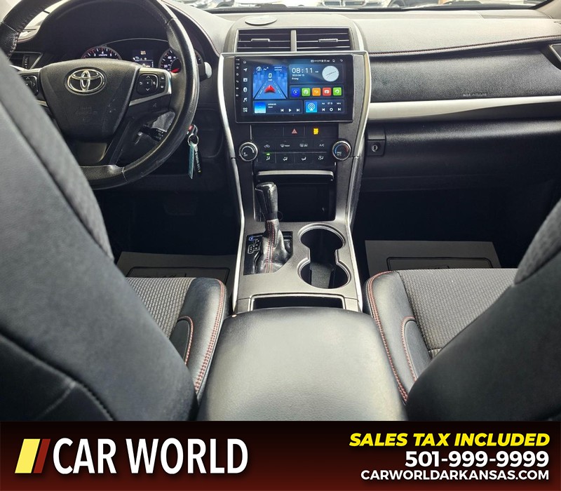 Toyota Camry Vehicle Full-screen Gallery Image 18