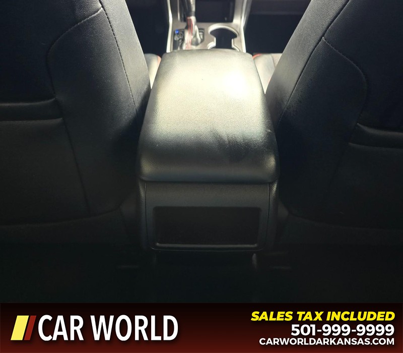 Toyota Camry Vehicle Full-screen Gallery Image 19