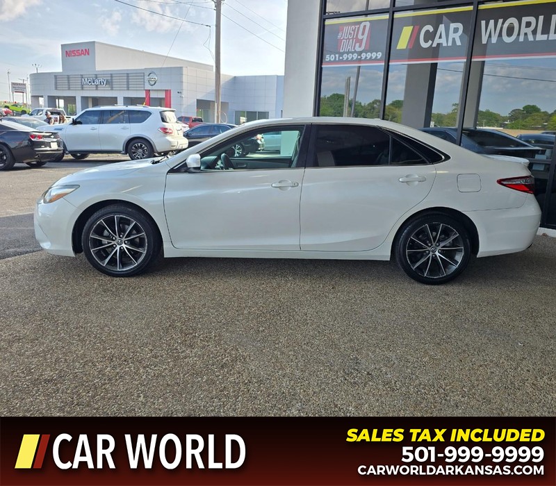 Toyota Camry Vehicle Full-screen Gallery Image 4