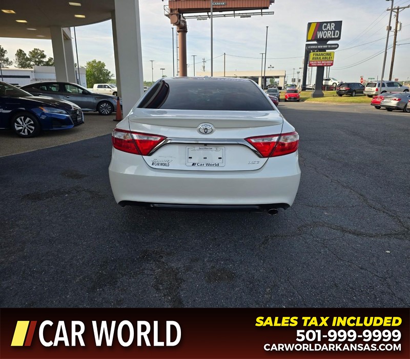 Toyota Camry Vehicle Full-screen Gallery Image 5